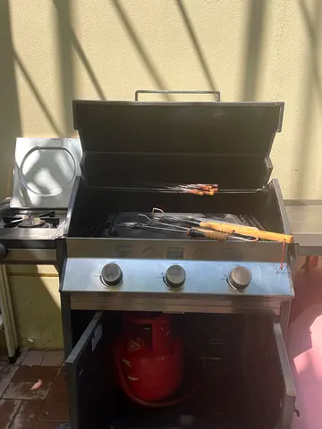 Barbecue gas grill