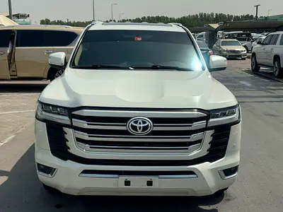 Toyota Land Cruiser VXR 2015 | GCC Specs look 2025