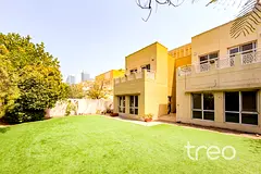 Prime location | Skyline views | Large plot