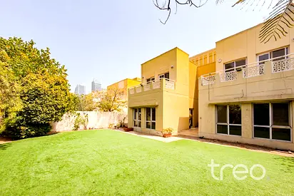 Prime location | Skyline views | Large plot