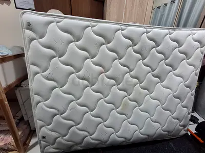 Used Queen Size Mattress - Good Condition, Firm Support 160*200 (24cm width)