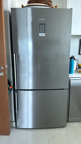 Siemens iQ700 model bottom freezer 687 L