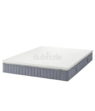 Double bed mattress in excellent condition, firm comfort, memory foam, almost unused