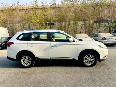 Mitsubishi Outlander GLS 2017 - GCC Specs 7 seater