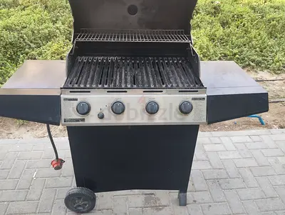 4-burner Gas BBQ Grill with Side Shelves - Used