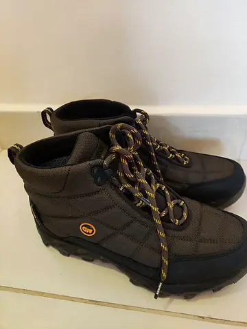 Brown unisex ankle hiking boots, lightly used