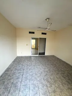 Two bedrooms and a living room, balcony, excellent layout, central air conditioning, easy access to