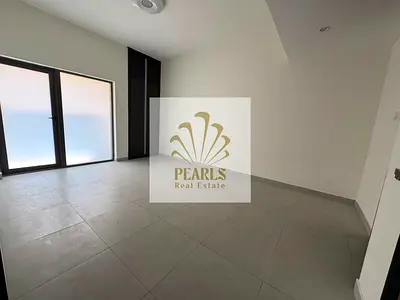ارقي غرفه وصاله اول ساكن 2  حمام بلكونه خزائن في الحائط مساحات واسعه تشطيبات سوبر ديلوكس تكيف مركزي للايجار السنوي بمنطقه الحميديه وقريبه علي جميع