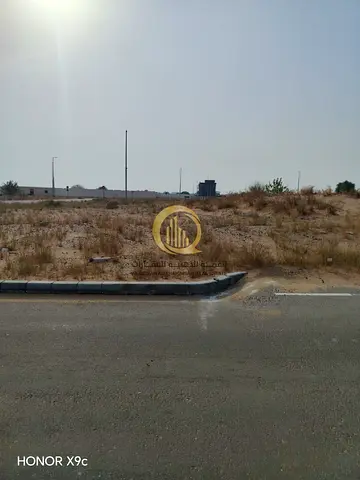 للبيع ارض سكنيه زاوية مساحه 4937 قدم موقع مميز تصريح ارضي وطابقين و التملك حر لجميع العرب