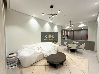 2BHK حديثة | مفروشة | شرفة | إطلالة على وسط المدينة