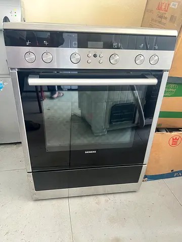 Siemens freestanding electric oven/stove in good condition