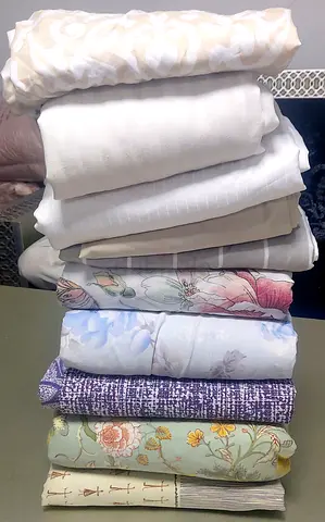 Set of assorted bed sheets and pillowcases – good condition, various patterns
