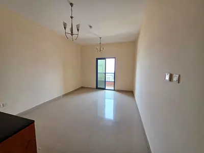 استوديو بلكونه اطلاله مميزه _ مع باركين خاص _ بمساحة كبيرة مطبخ منفصل بنظام امريكي _ صيانه مجانيه علي المالك _ سهل المخرج الي دبي والشارقه