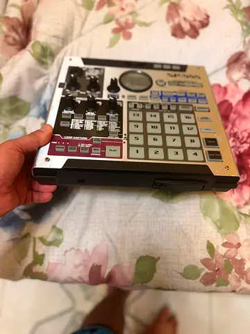 Roland SP-555 Creative Sampler