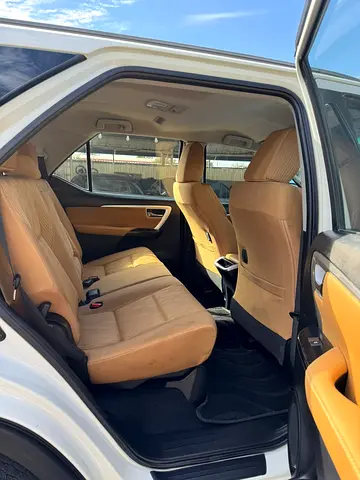 2020 Toyota FORTUNER 缩略图 9