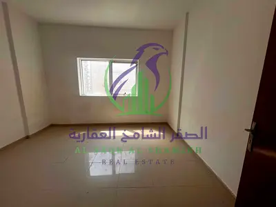 شقة واسعة مكونة من غرفة نوم واحدة للإيجار بخزائن حائط وتتميز بتصميم داخلي مريح وتقع في موقع مميز