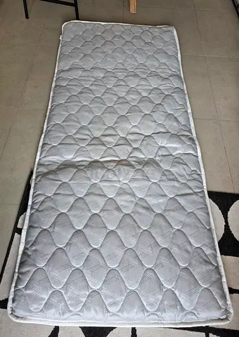 Single Floor Mattress 90×190 cm – Excellent Condition