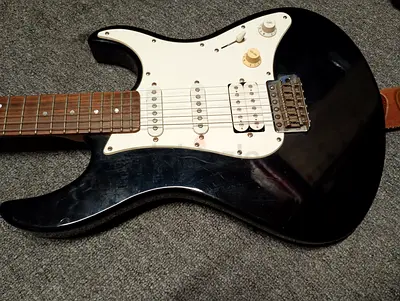Yamaha aspacifica 012  electric guitar