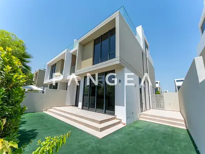 Vacant l Single Row l Landscaped