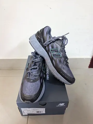 Used New Balance men's running shoes - grey, size 42.5.brand new