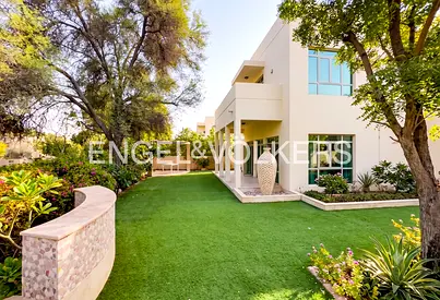 Luxury | Spacious | Quiet | Pool & Park Back