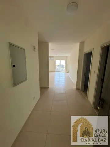 شقه للايجار السنوي بالمجاز2 الشقه 3غرفه وصاله 3حمام بلكونه مطل علي شارع الوجده البنايه مجدده بالكامل اول ساكن