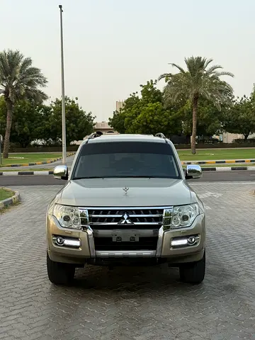 3.8 Mitsubishi Pajero GLS Top Line 2016 | GCC Specs | Full Service History