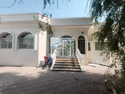 stand alone /independent single storey 5 bedroom ( 3 master bedrooms) villa split AC /6 parking space/ kitchen /maids room /laundry for rent in mirdif