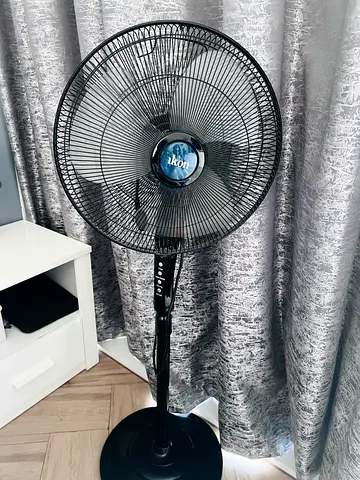 Floor fan :- Ikon black oscillating pedestal fan - good working condition