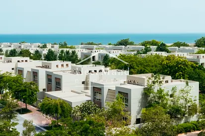 Fully Furnished|Beachfront|Family living