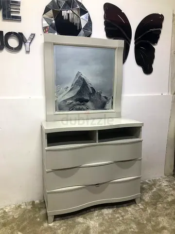 3-Drawer Dressing table with Mirror