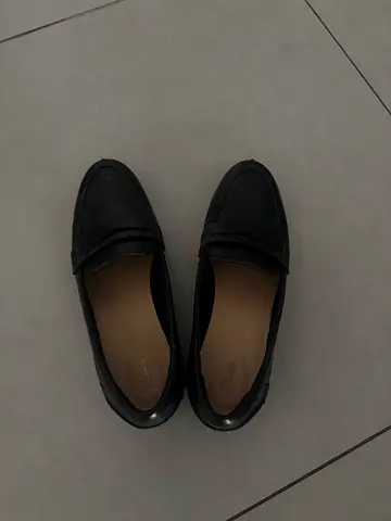 Black leather loafers Clarks, gently used - size 39