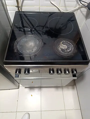 Toshiba Used freestanding electric cooker with glass hob and oven - needs minor repair