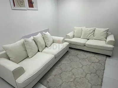 Excellent condition the one brand Kingston sofa set