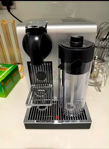 Nespresso Coffee Machine with milk frother