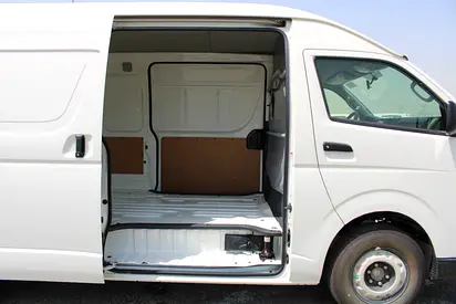 2025 Toyota HIACE — фото 14