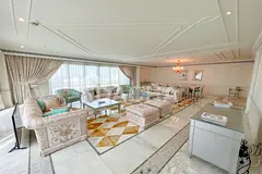 Private Residences | Luxury | 4 Cheques