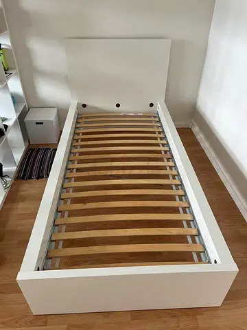 IKEA White Single Bed with IKEA Mattress 90 x 200 cm