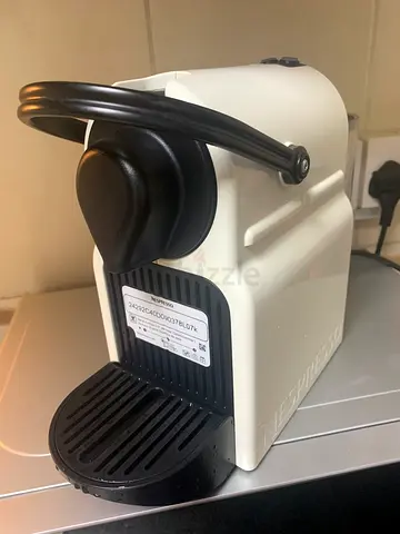 NESPRESSO INISSIA - COFFEE MACHINE - FLAWLESS CONDITION