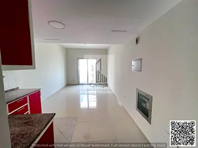 Practical studio with clean finishing, ready to move in