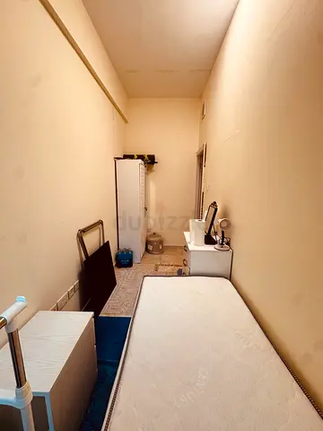 🏡 Cozy partition Room Available in Dubai Marina