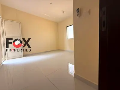سكن موظفين غرفة وصالة للإيجار السنوي في الجرف 3 عجمان غرفة ماستر 2 حمام بلكونة موقع مميز مناسب للموظفين وقريب الخدمات