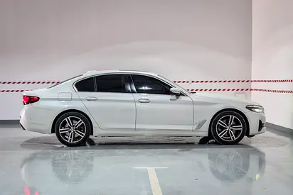 2021 BMW 5-SERIES — миниатюра 4