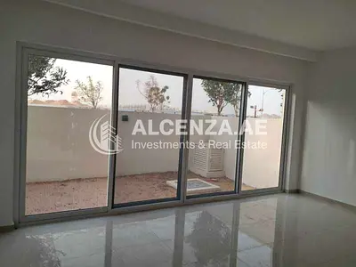 SINGLE ROW | UNFURNISHED | COMMUNITY VIEW