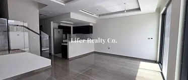 4BR Townhouse | Private Courtyard | Modern Finishes | Silver Springs