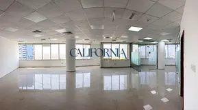 Unfurnished Golf View | Vacant | Glass Partitions