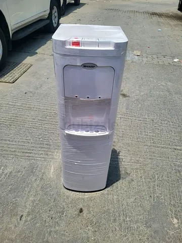 Bottom load water dispenser