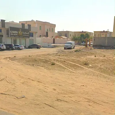 On a street / corner / free ownership / special location / large area