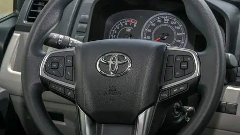 2025 Toyota HIACE — фото 10