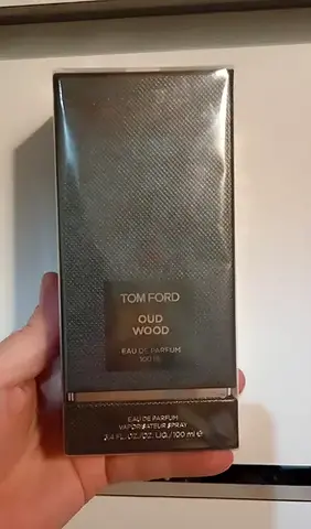 Tom ford oud wood perfume 100ml packing available